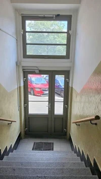 Pohld ke vstupu do domu